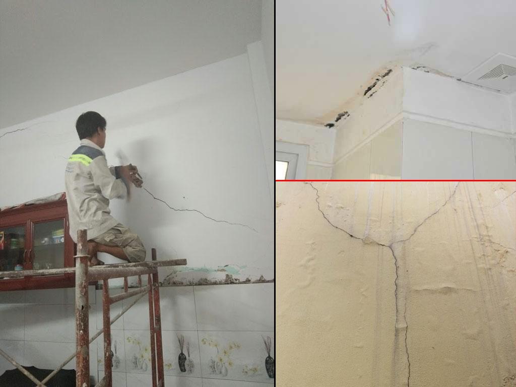 Một công nhân đang kiểm tra và sửa chữa vết nứt trên tường của tòa nhà bằng keo chống thấm. Hình ảnh nhấn mạnh vào việc bảo trì định kỳ để ngăn ngừa thấm nước và hư hại cấu trúc.