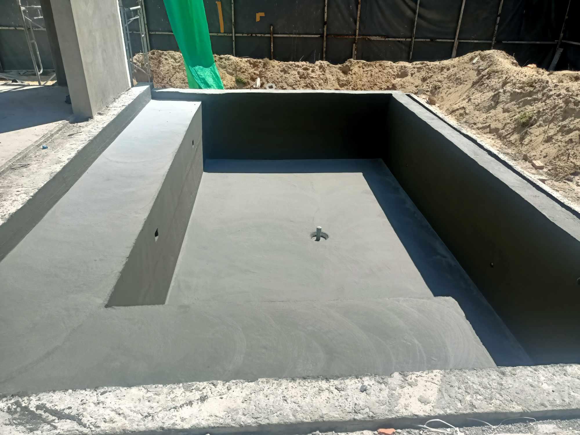 Bể nước ngầm sạch sẽ, hoàn thiện với lớp chống thấm được thi công đồng đều, không có vết nứt hay thấm dột.