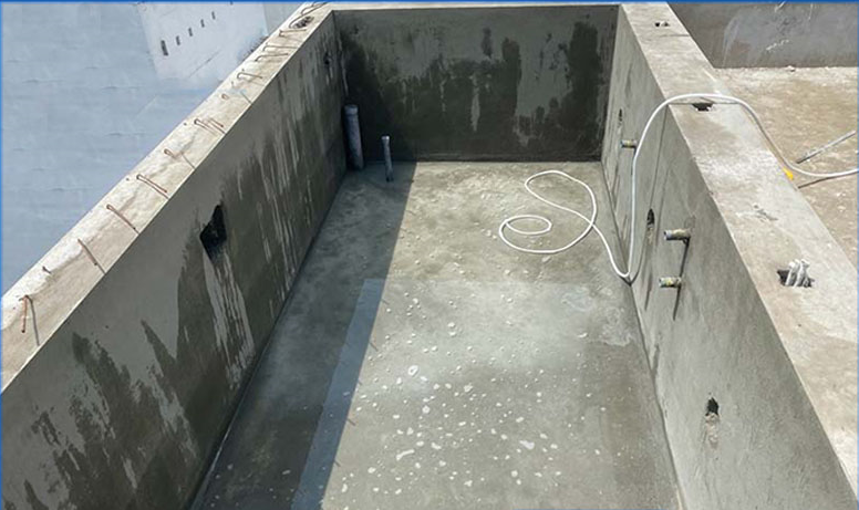 Ảnh kiểm tra bể nước sau chống thấm: Hình ảnh bề mặt bể nước sạch sẽ sau khi xử lý chống thấm, không còn vết nứt, rêu mốc, hoặc dấu hiệu thấm nước.