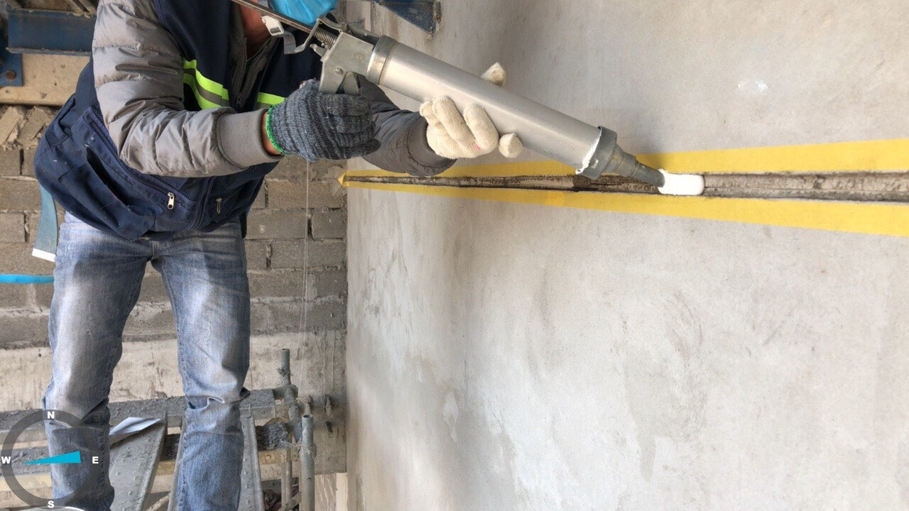 Xử lý triệt để vết nứt bằng công nghệ bơm keo epoxy – Bảo vệ kết cấu tòa nhà an toàn và bền vững.